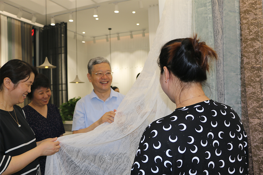 2019年8月，中国纺织工业联合会流通分会会长夏令敏带队考察家纺城.JPG